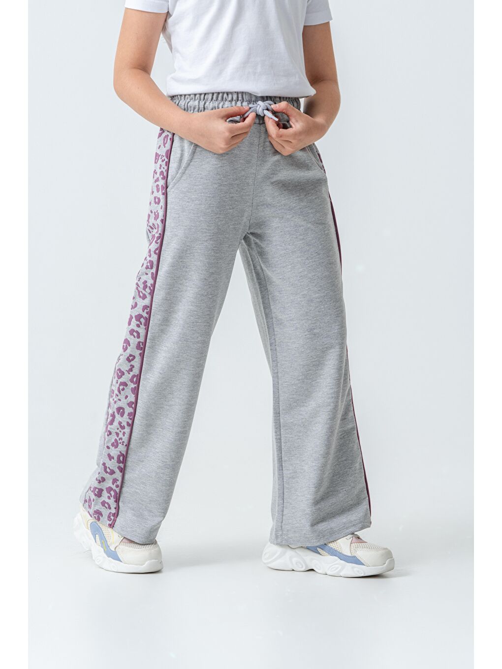 Gri Yan İki Parça Boydan Baskılı Kız Çocuk Eşofman Altı-3