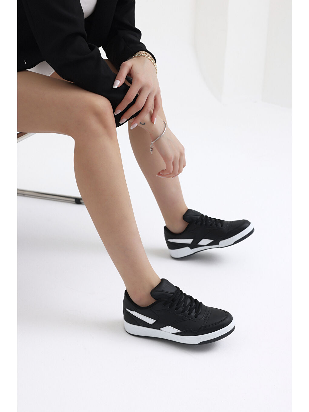 Unisex Siyah Beyaz Rahat Kalıp Termo Taban Bağcıklı Spor Ayakkabı-3