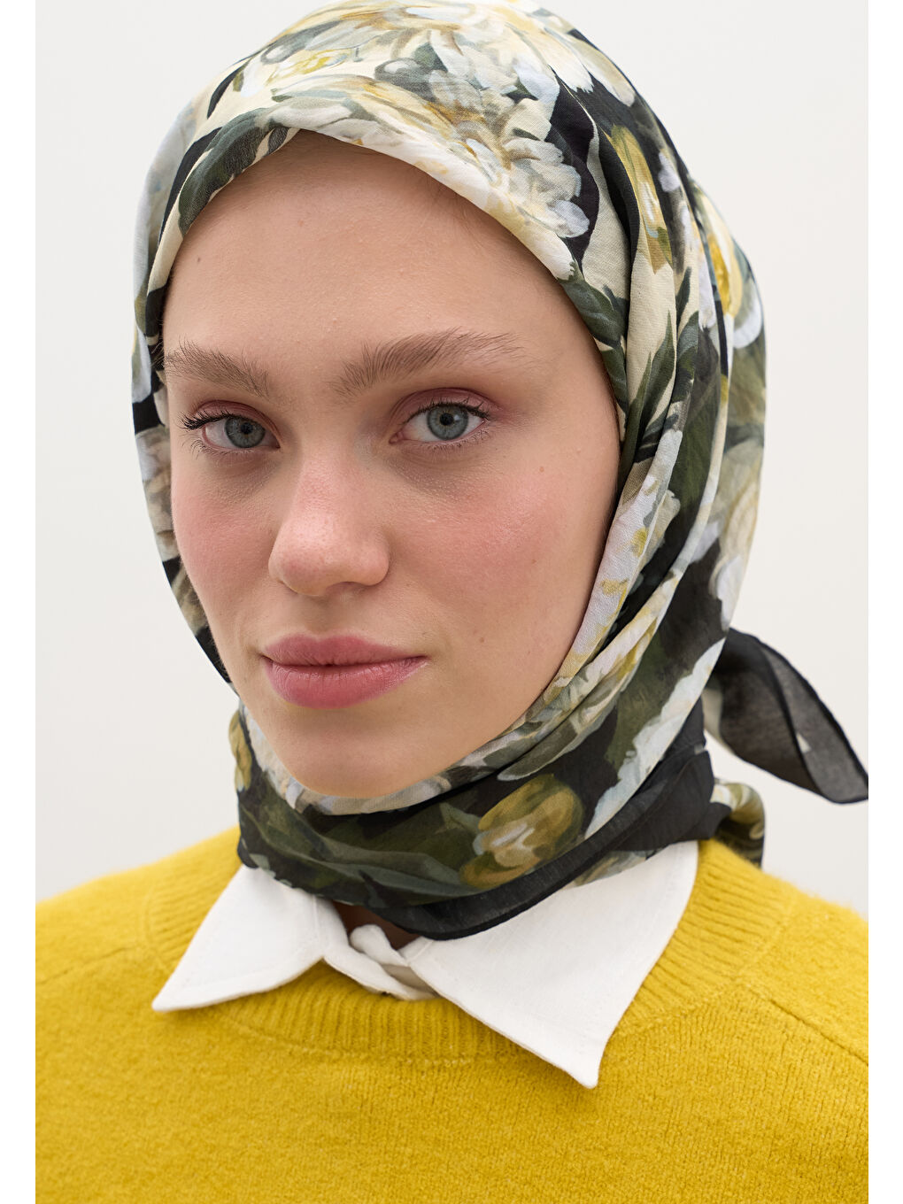 Lotus Desen Pamuklu Viskon Eşarp Siyah-2