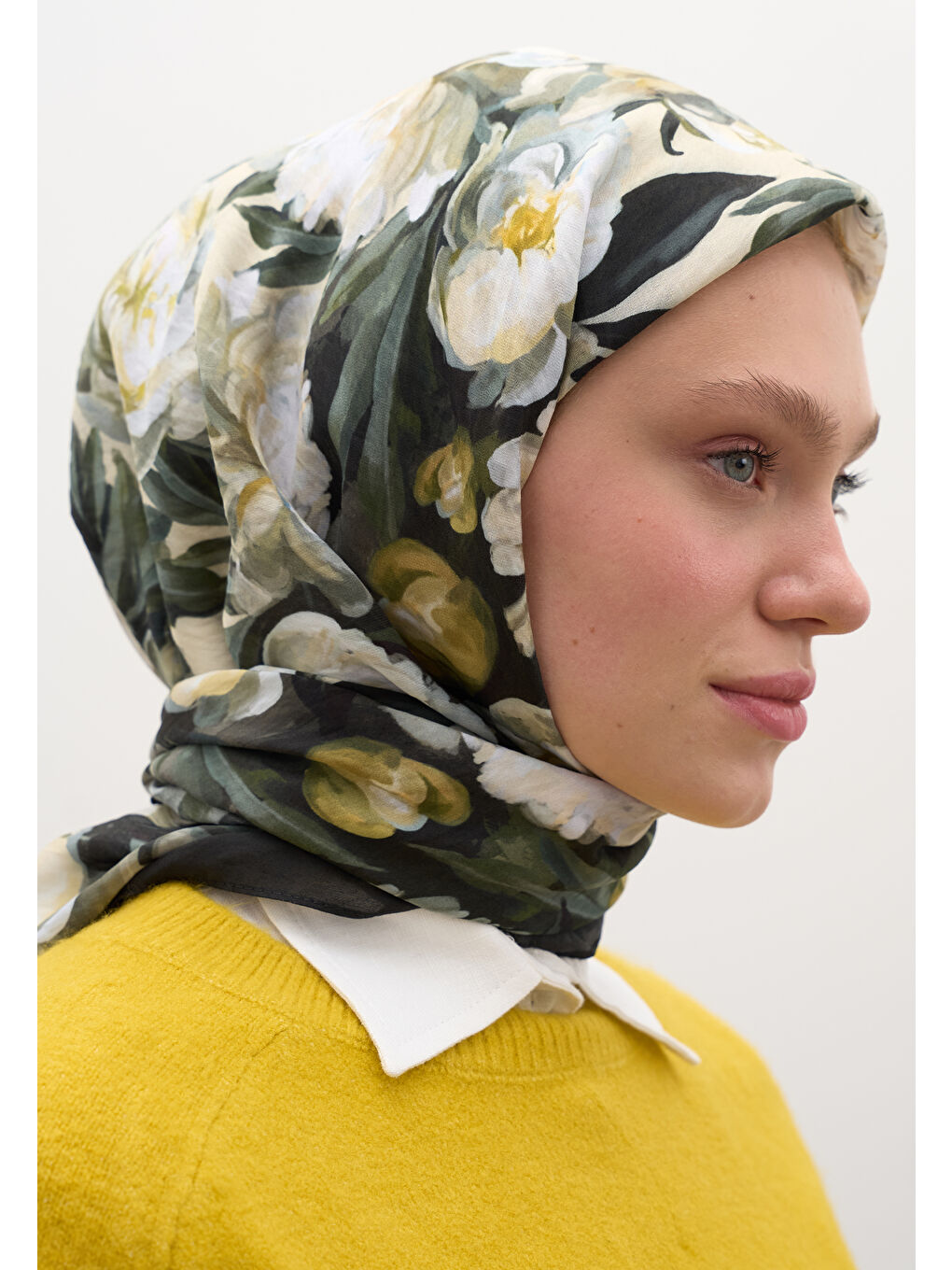 Lotus Desen Pamuklu Viskon Eşarp Siyah-3