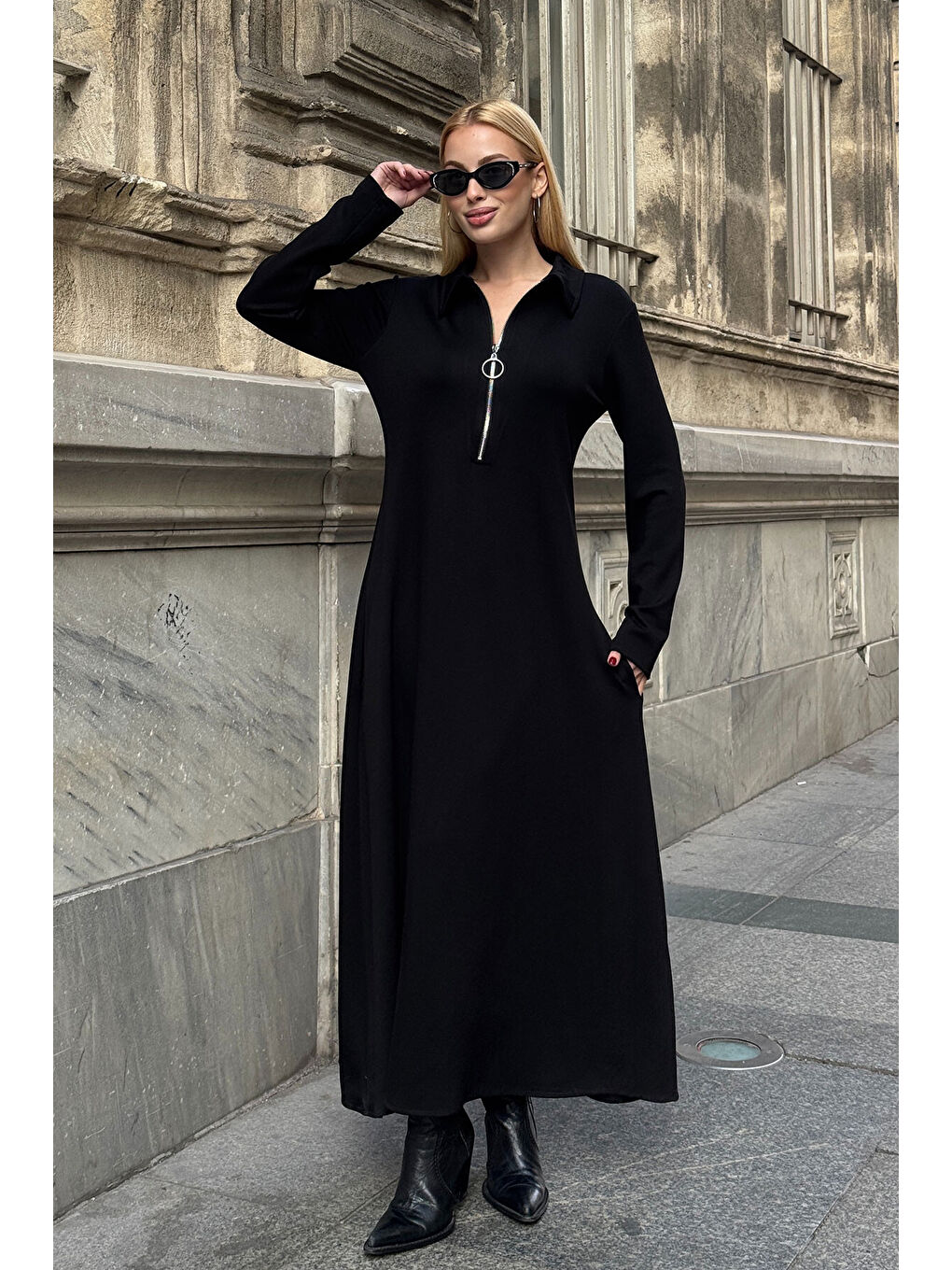 Siyah Polo Yaka Fermuarlı Çift Cep Rahat Kesim Elbise