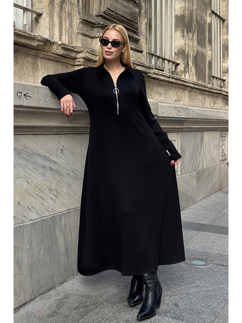 Siyah Polo Yaka Fermuarlı Çift Cep Rahat Kesim Elbise-1