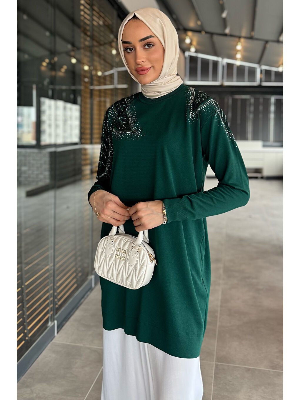 Yeşil Taş İşlemeli Bisiklet Yaka Tesettür Triko Tunik