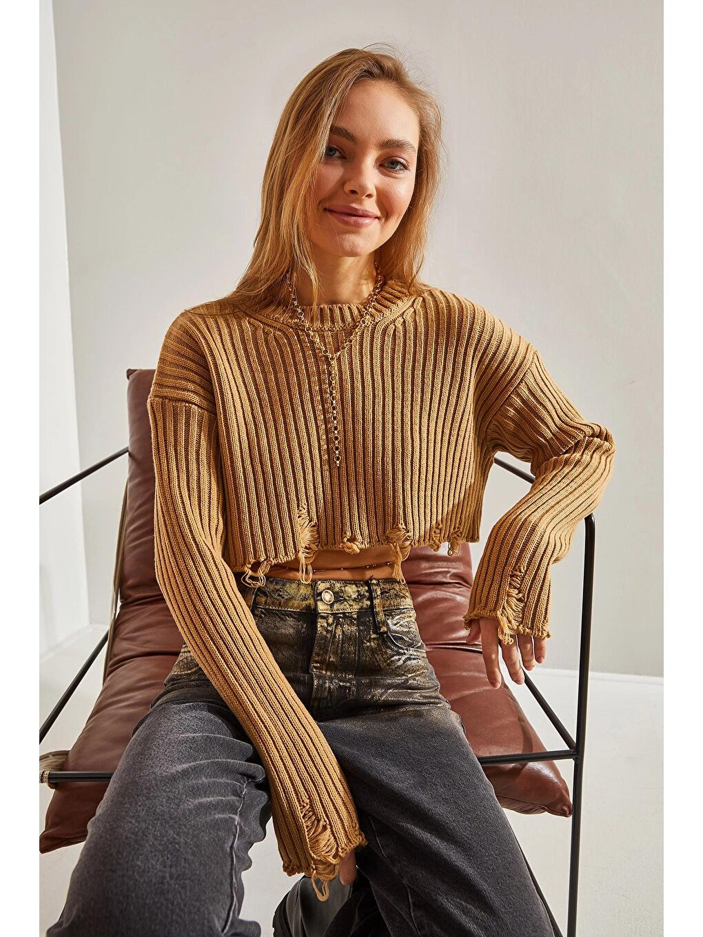 Bej Kadın Bisiklet Yaka Yırtık Detaylı Crop Triko Kazak-3