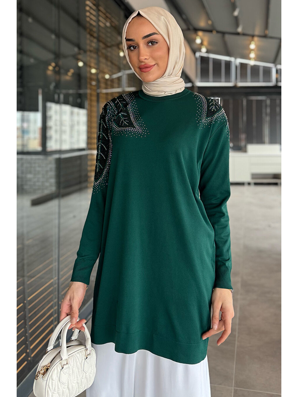 Yeşil Taş İşlemeli Bisiklet Yaka Tesettür Triko Tunik-3