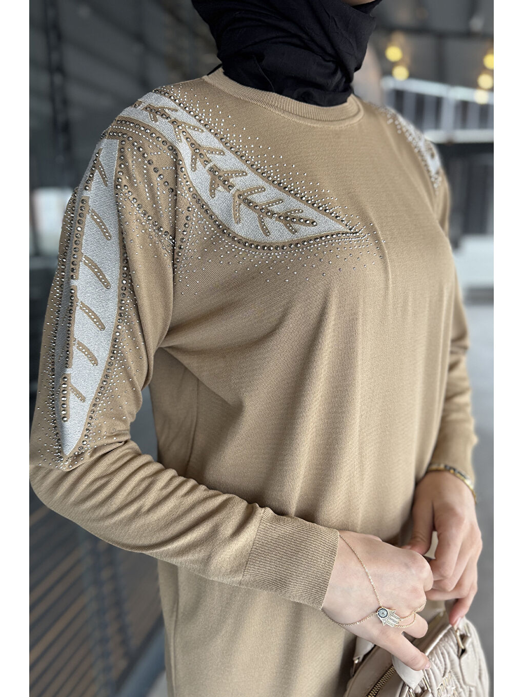 Bej Taş İşlemeli Bisiklet Yaka Tesettür Triko Tunik-5