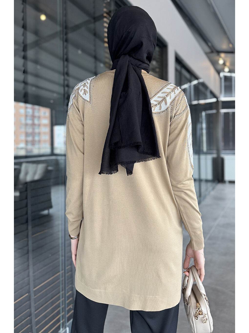 Bej Taş İşlemeli Bisiklet Yaka Tesettür Triko Tunik-6