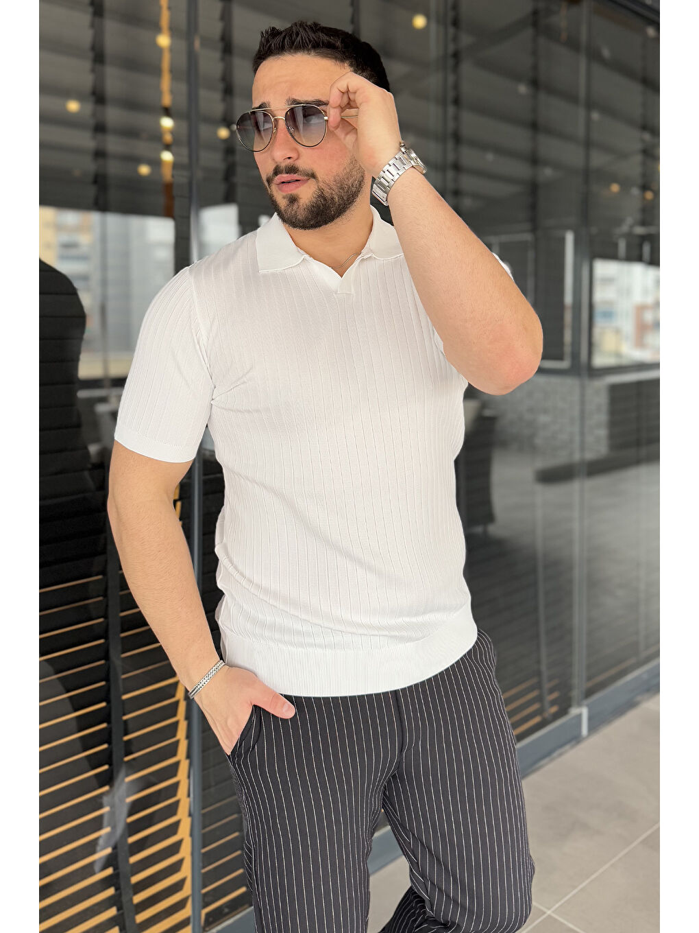 Beyaz Erkek Polo Yaka Kendinden Çizgi Desenli Triko Tişört