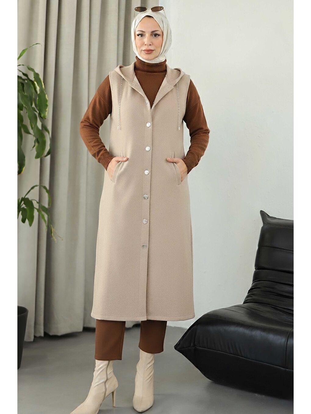 Düğmeli Zincir Detaylı Kaşe Yelek Bej - 28035-BEJ-1
