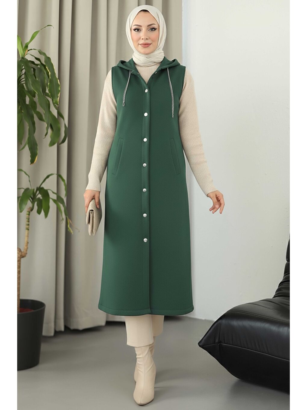 Yeşil Düğmeli Zincir Detaylı Kaşe Yelek Zumrut - 28035-ZUMRUT-1