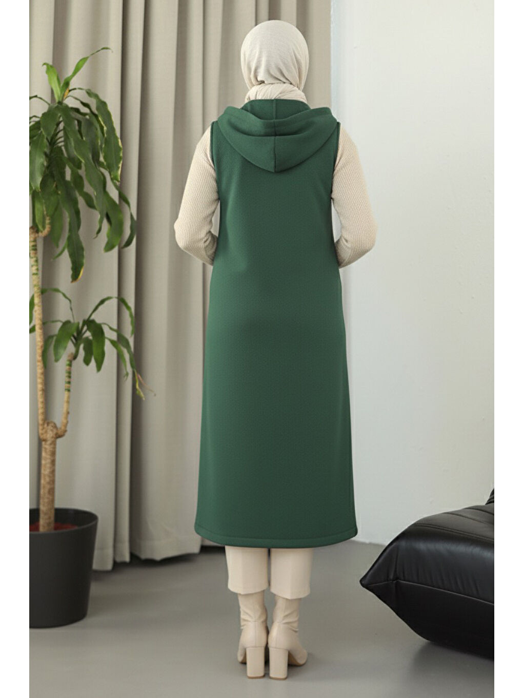 Yeşil Düğmeli Zincir Detaylı Kaşe Yelek Zumrut - 28035-ZUMRUT-2