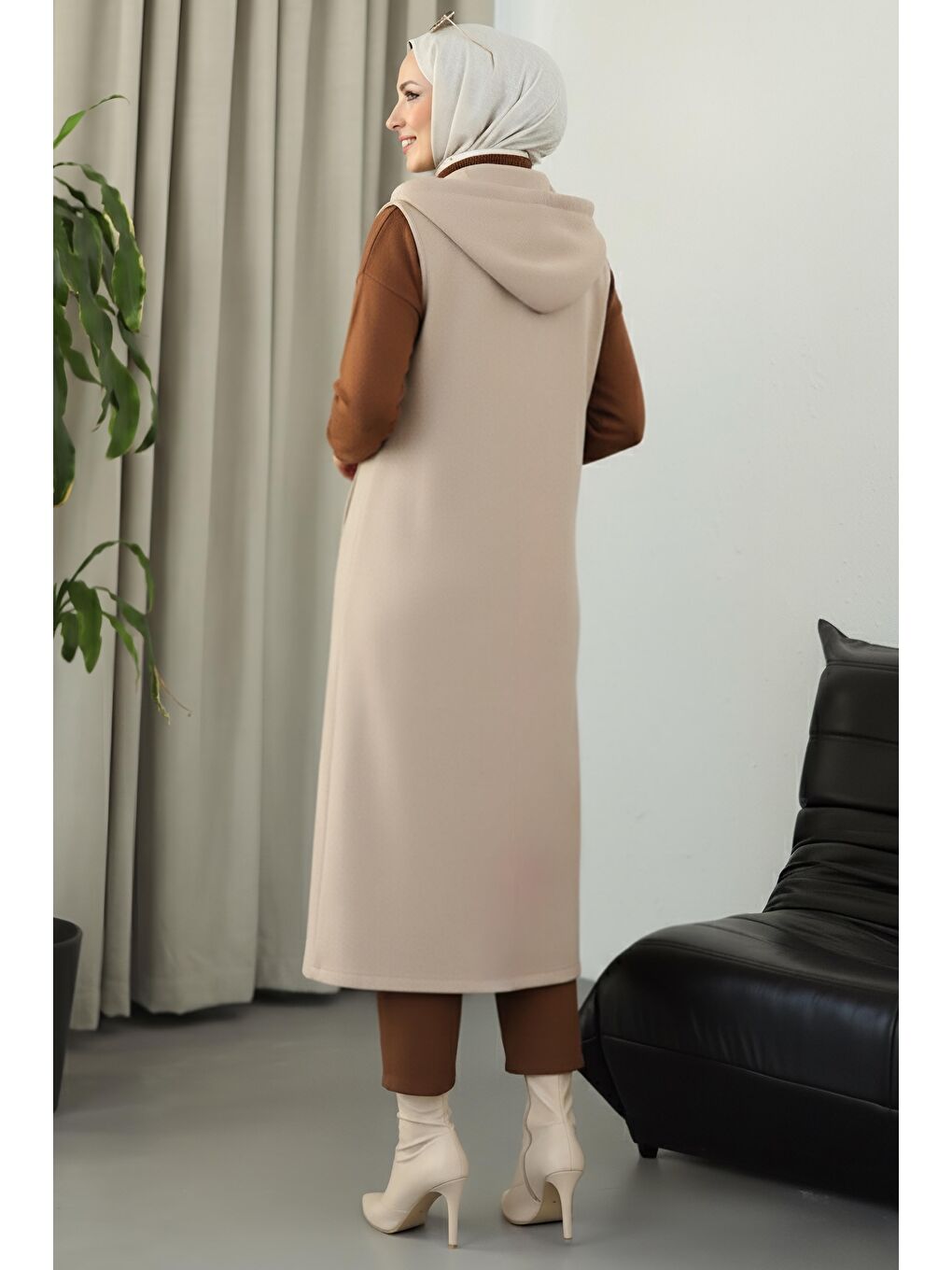 Düğmeli Zincir Detaylı Kaşe Yelek Bej - 28035-BEJ-2