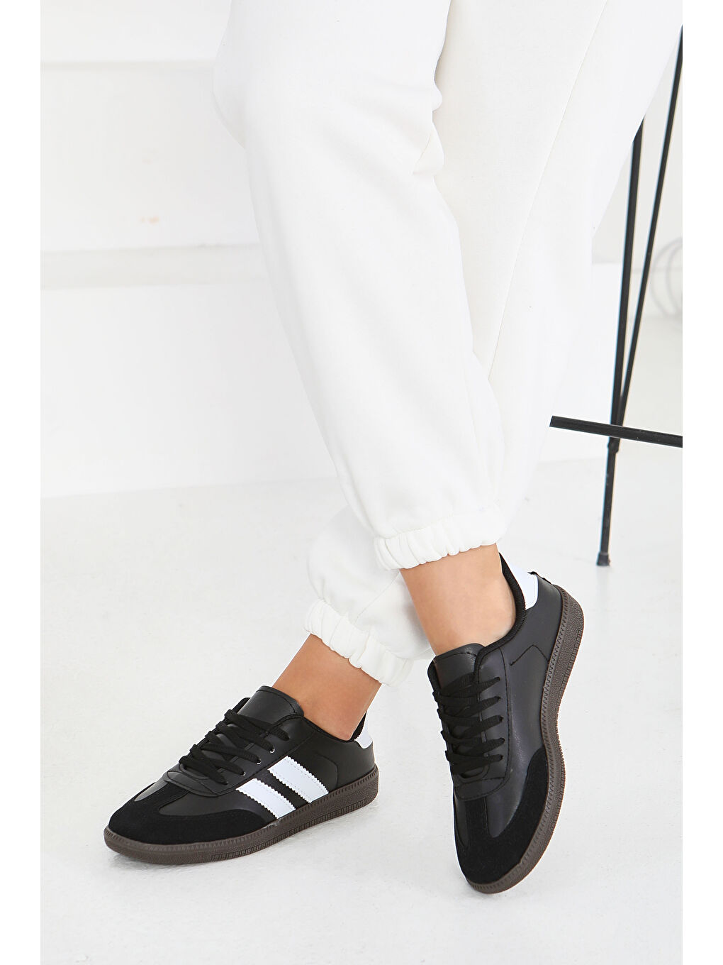 Kadın Siyah Beyaz Suni Deri Spor Ayakkabı - 27702-SIYAH-BEYAZ