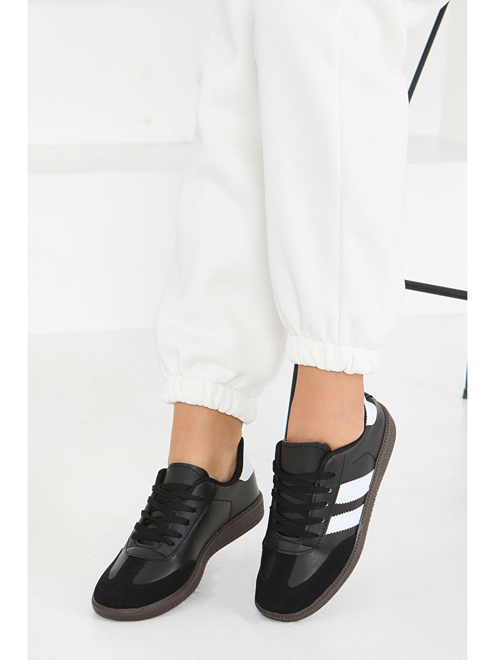 Kadın Siyah Beyaz Suni Deri Spor Ayakkabı - 27702-SIYAH-BEYAZ-1