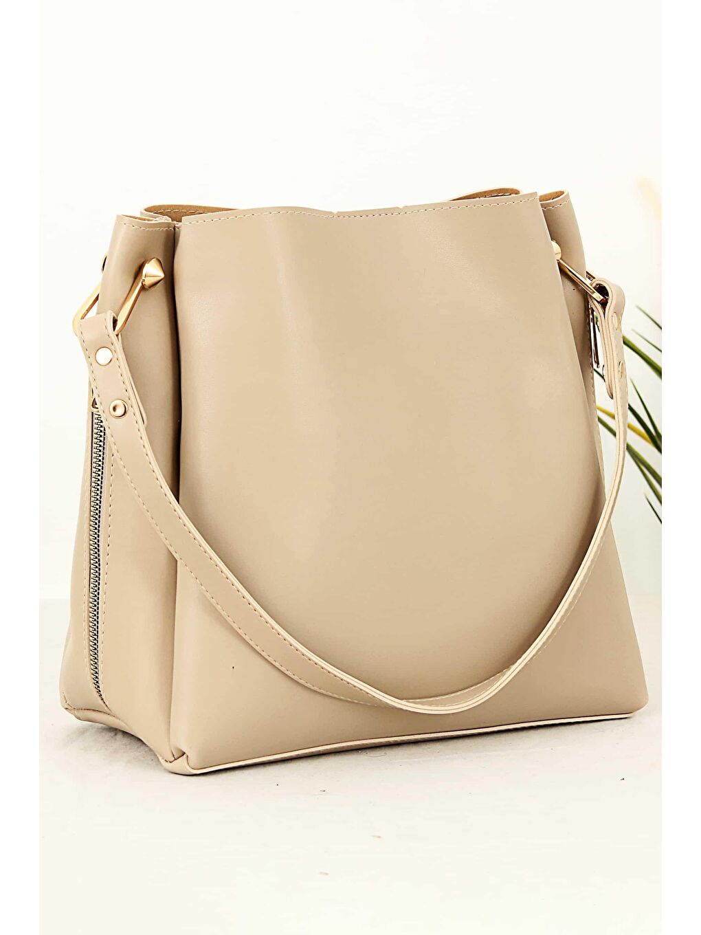 Bej Nicolo İçi Süet Aksesuarlı Kadın Omuz Çantası BP-4713O