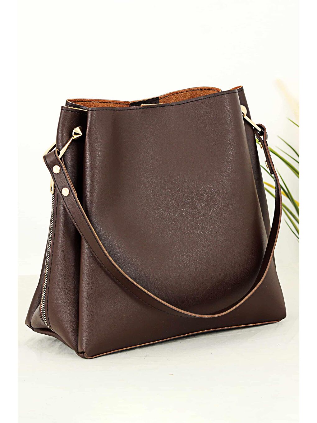 Kahverengi Nicolo İçi Süet Aksesuarlı Kadın Omuz Çantası BP-4713O