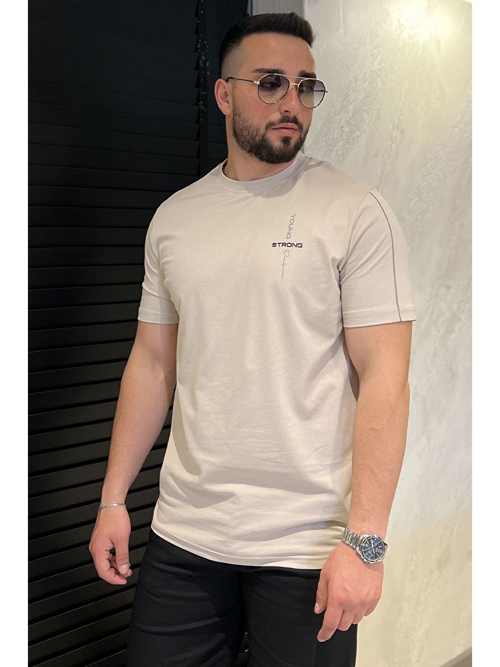 Bej Erkek Bisiklet Yaka Baskılı Şerit Detaylı Tişört-1