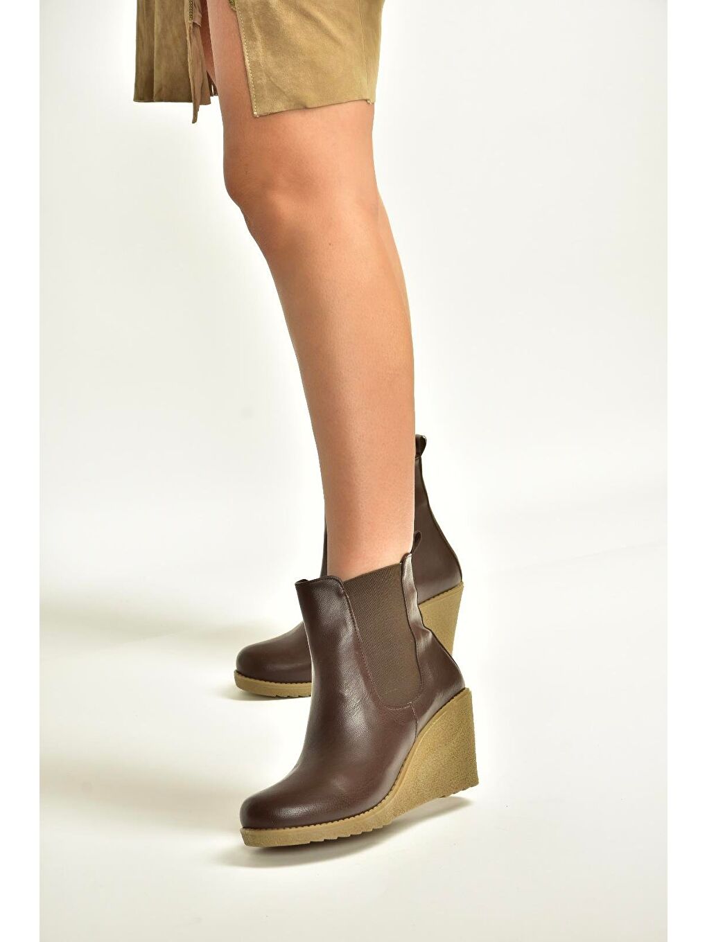Kahverengi Kadın Bot V361197009-2