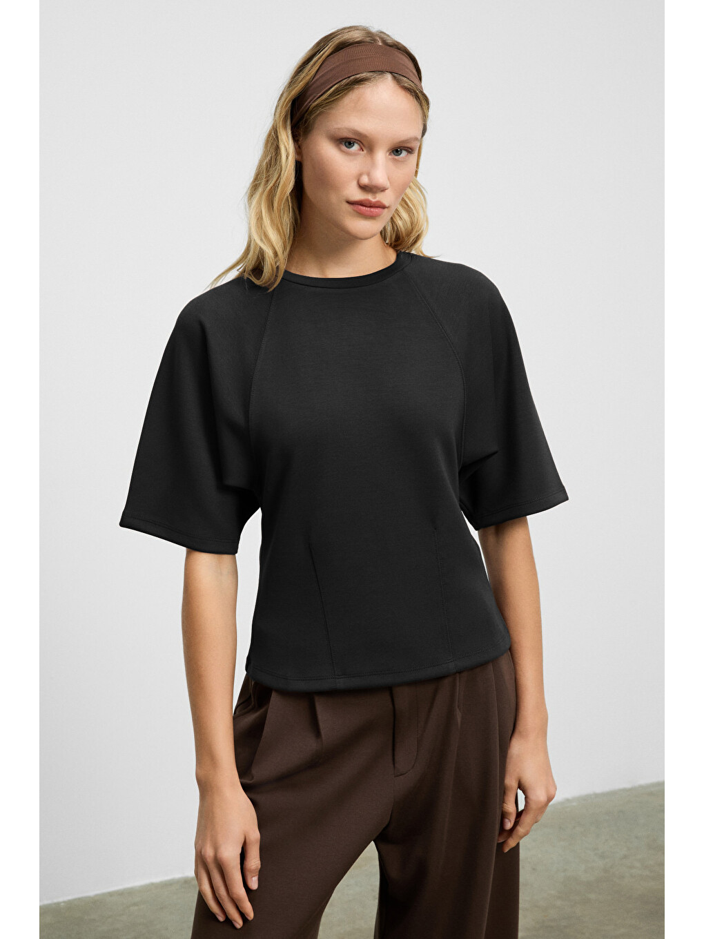 Siyah JOLIEZA Kadın Bisiklet Yaka Pens Detaylı Kısa Reglan Kollu Relaxed Fit SİYAH Bluz-1