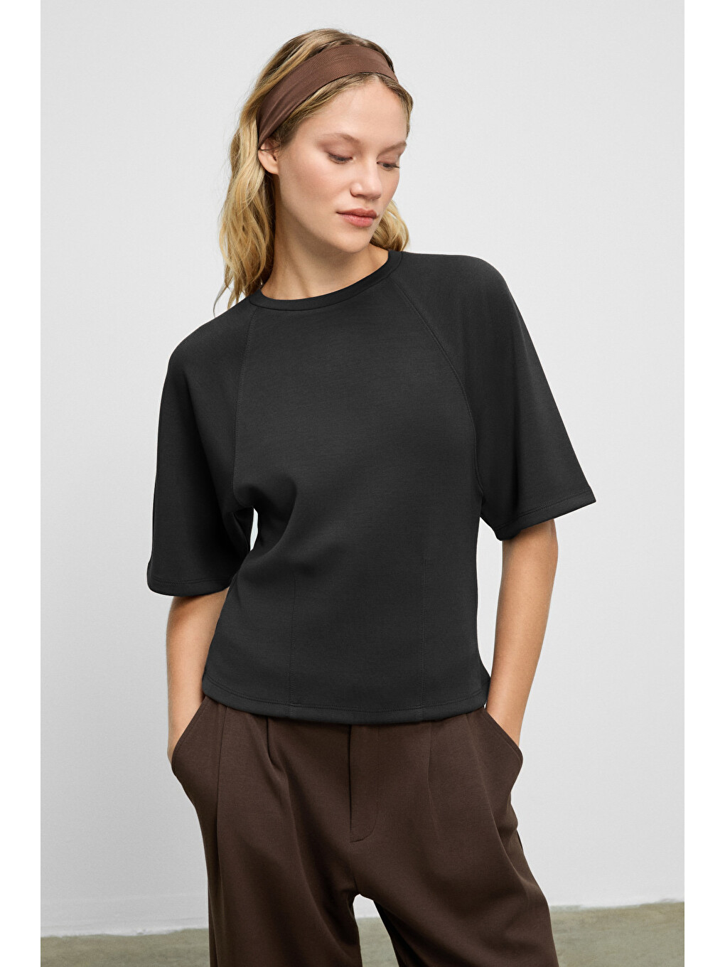 Siyah JOLIEZA Kadın Bisiklet Yaka Pens Detaylı Kısa Reglan Kollu Relaxed Fit SİYAH Bluz-3