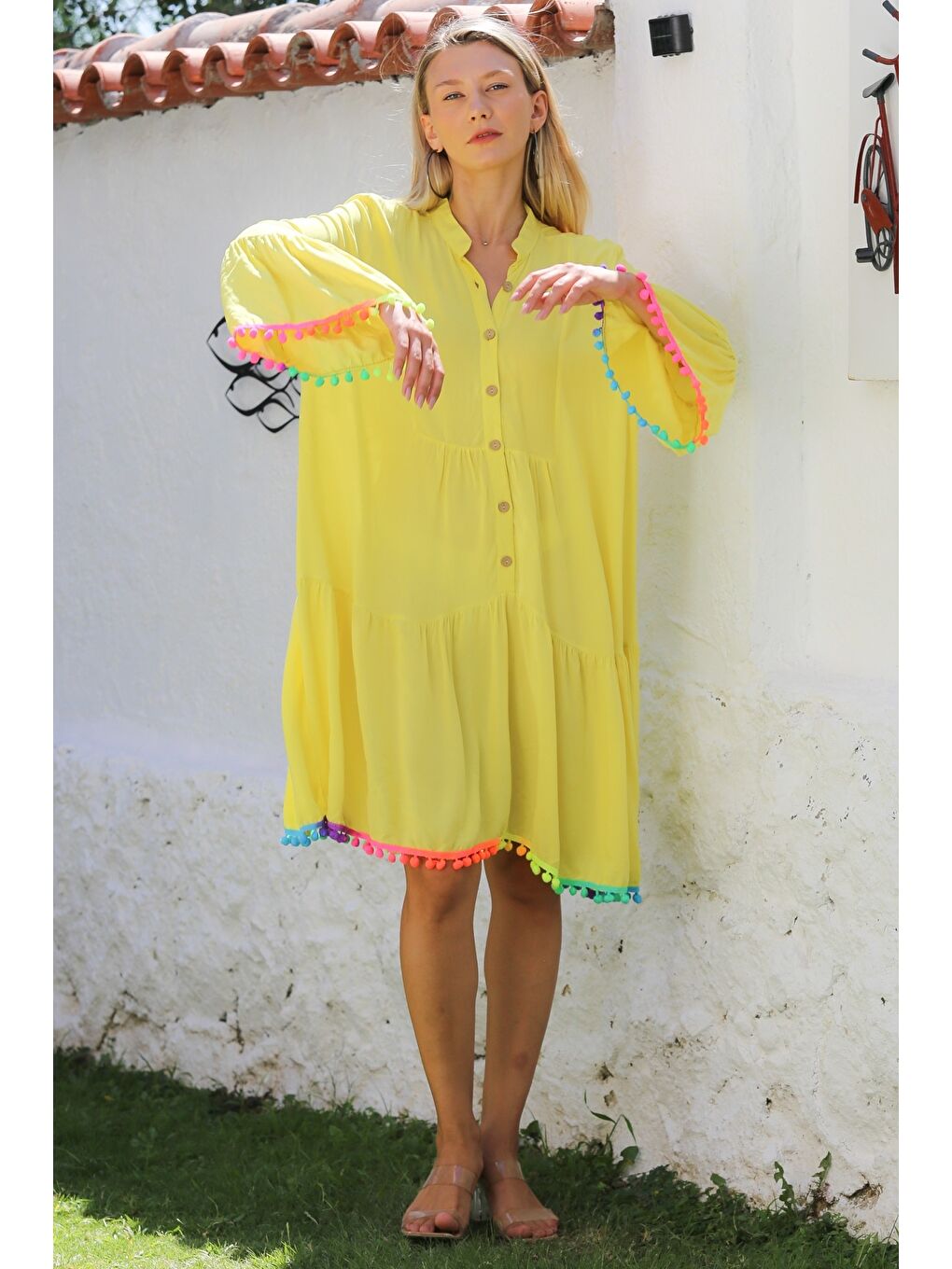 Sarı Hakim Yaka Fırfırlı Kol Düğmeli Eteği Fırfırlı Ponponlu Dokuma Casual Elbise-2