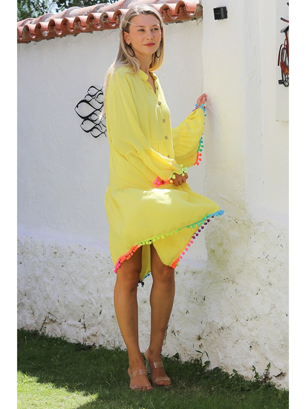 Sarı Hakim Yaka Fırfırlı Kol Düğmeli Eteği Fırfırlı Ponponlu Dokuma Casual Elbise-4