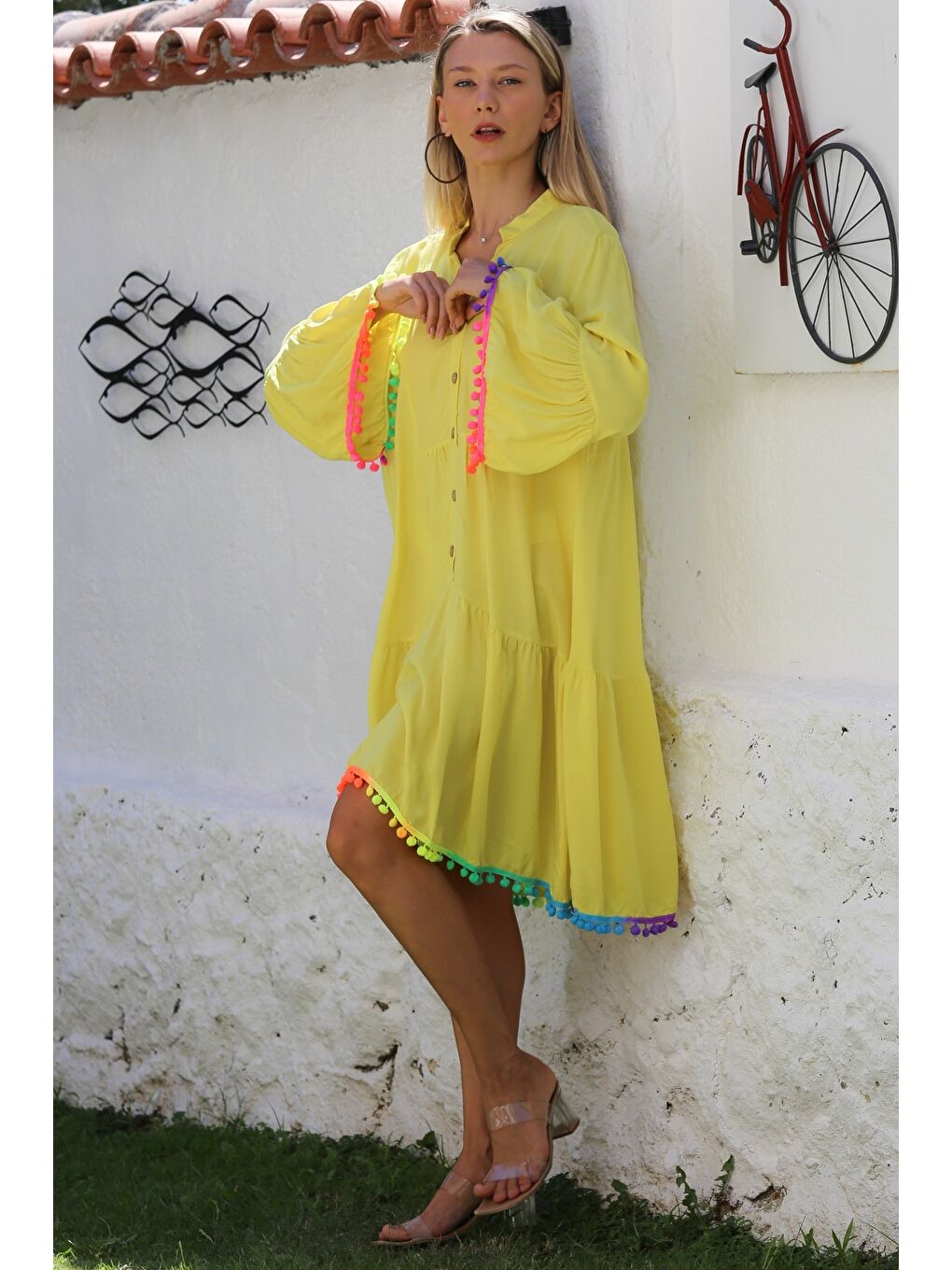 Sarı Hakim Yaka Fırfırlı Kol Düğmeli Eteği Fırfırlı Ponponlu Dokuma Casual Elbise-5