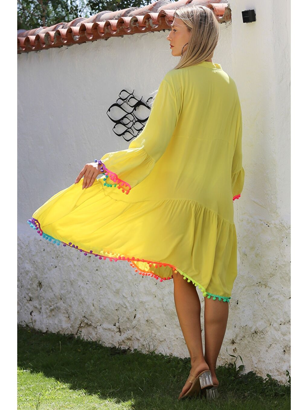 Sarı Hakim Yaka Fırfırlı Kol Düğmeli Eteği Fırfırlı Ponponlu Dokuma Casual Elbise-6