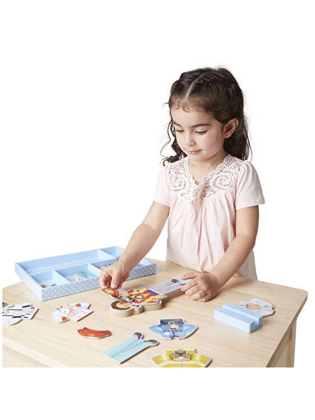 Melissa and Doug Karışık Ahşap Mıknatıslı Giydirme - Julia - 4