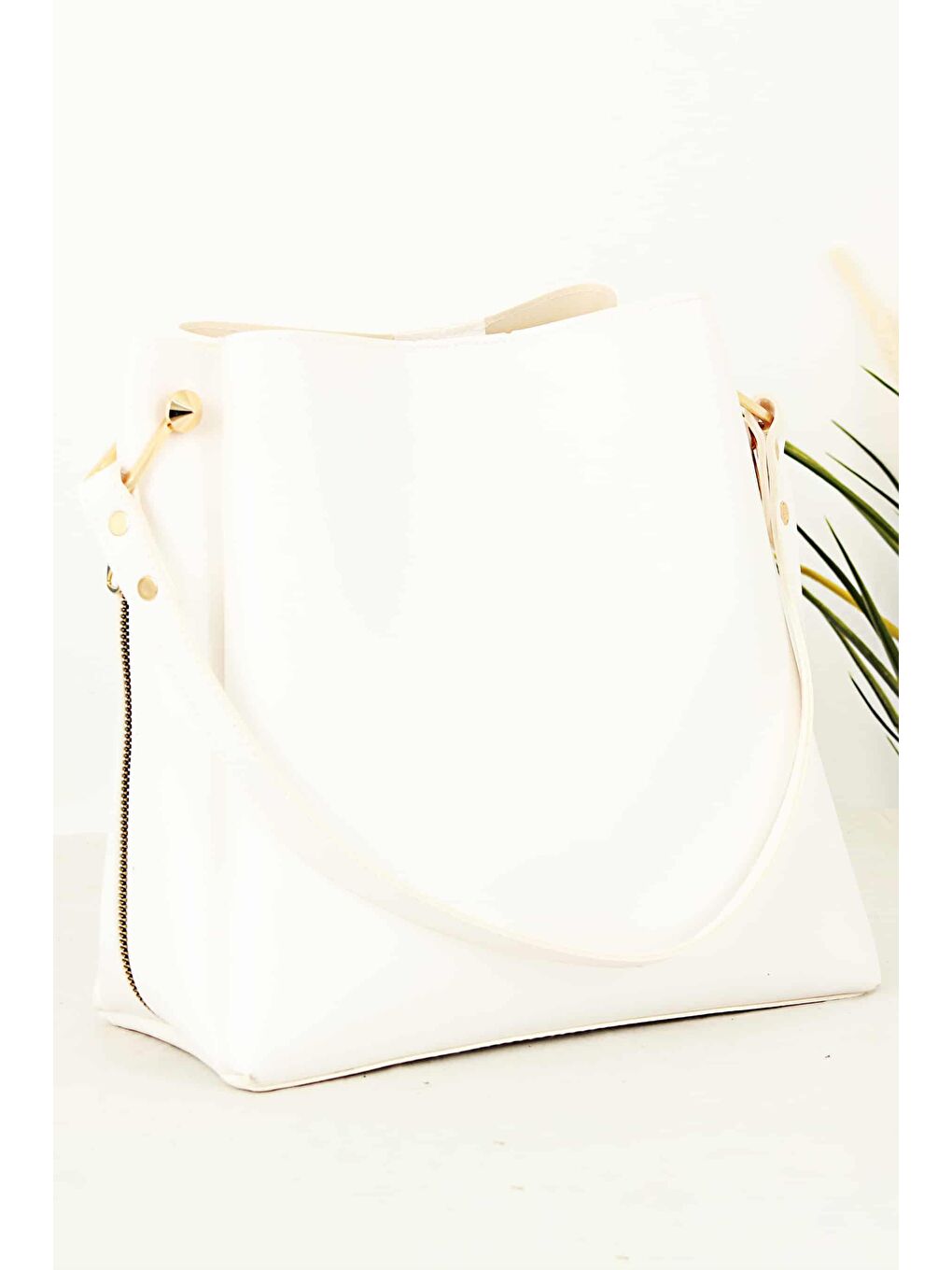 Beyaz Nicolo İçi Süet Aksesuarlı Kadın Omuz Çantası BP-4713O