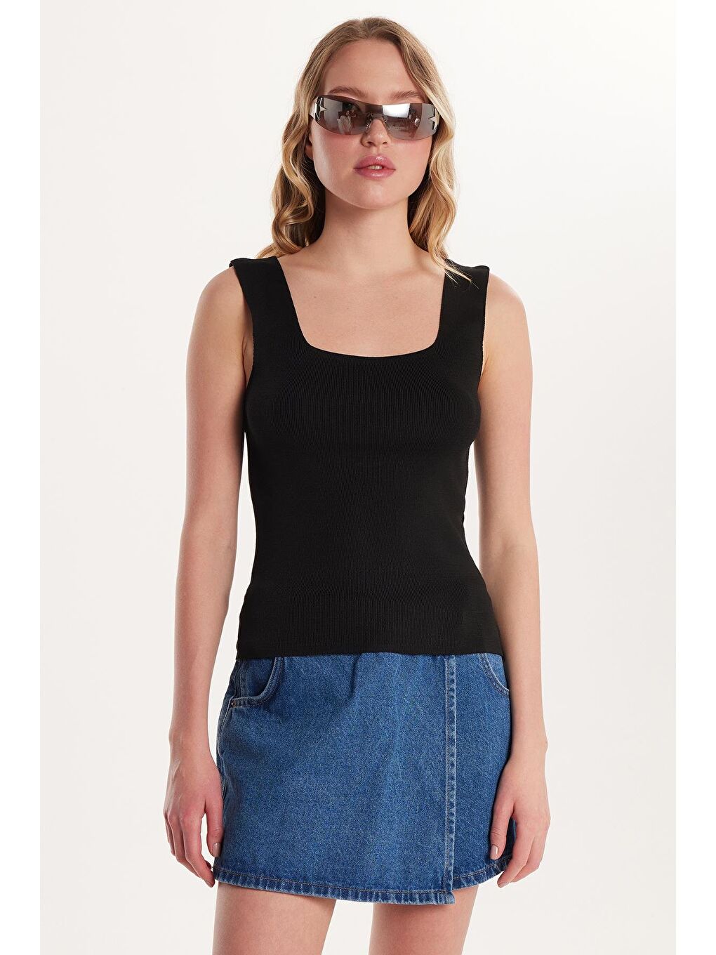 Kadın Standart Fit Askılı U Yaka Fitilli Siyah Body Atlet