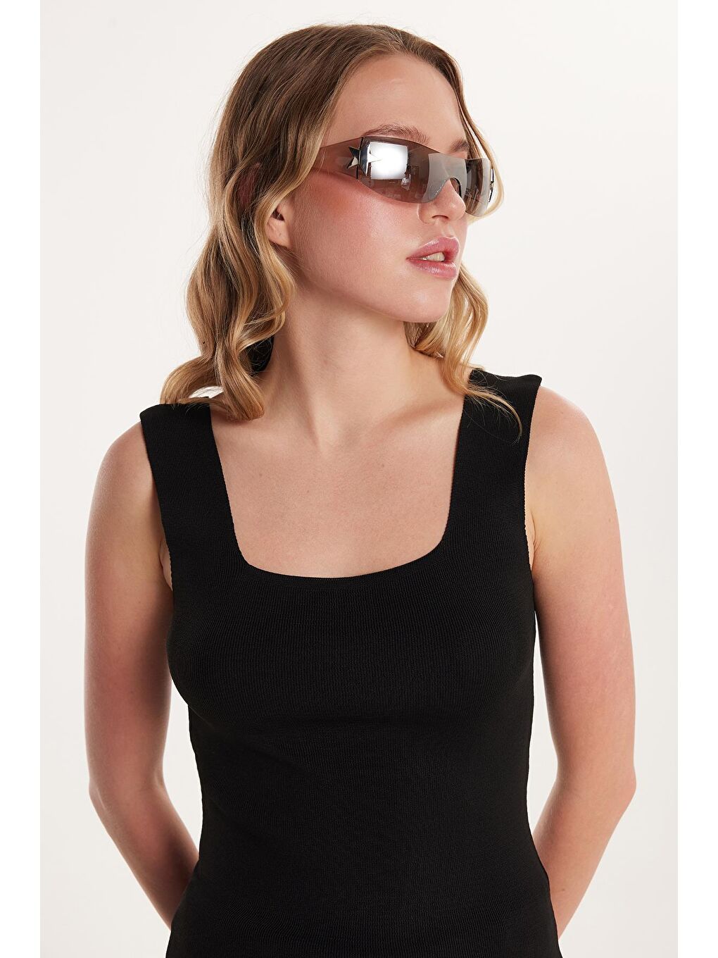 Kadın Standart Fit Askılı U Yaka Fitilli Siyah Body Atlet-1