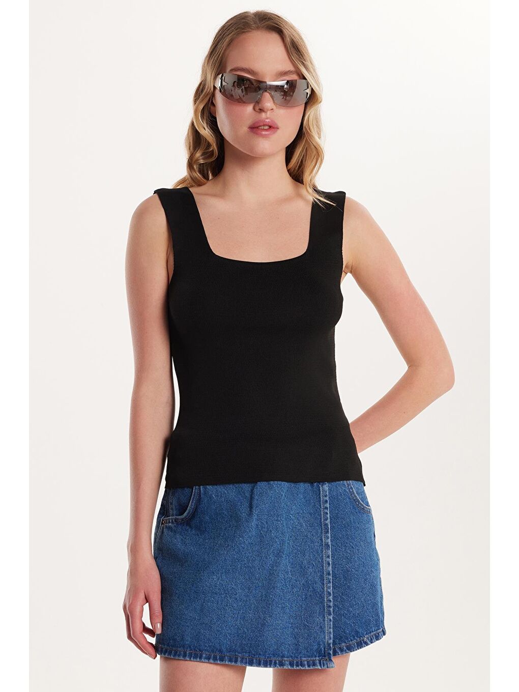 Kadın Standart Fit Askılı U Yaka Fitilli Siyah Body Atlet-3