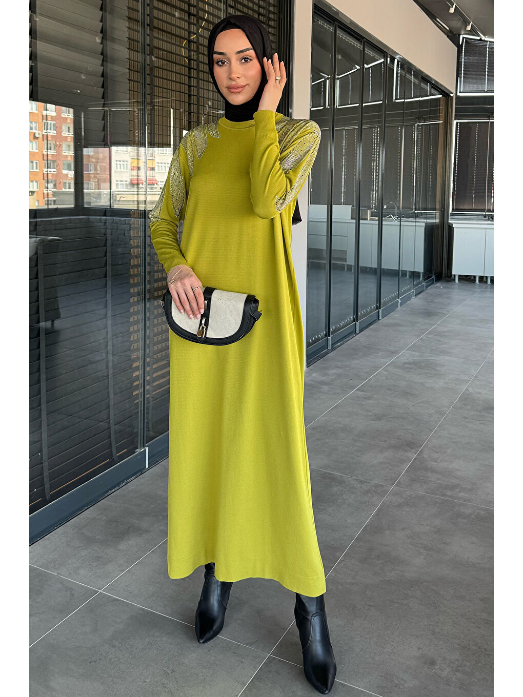 Yeşil Taş İşlemeli Tesettür Triko Elbise