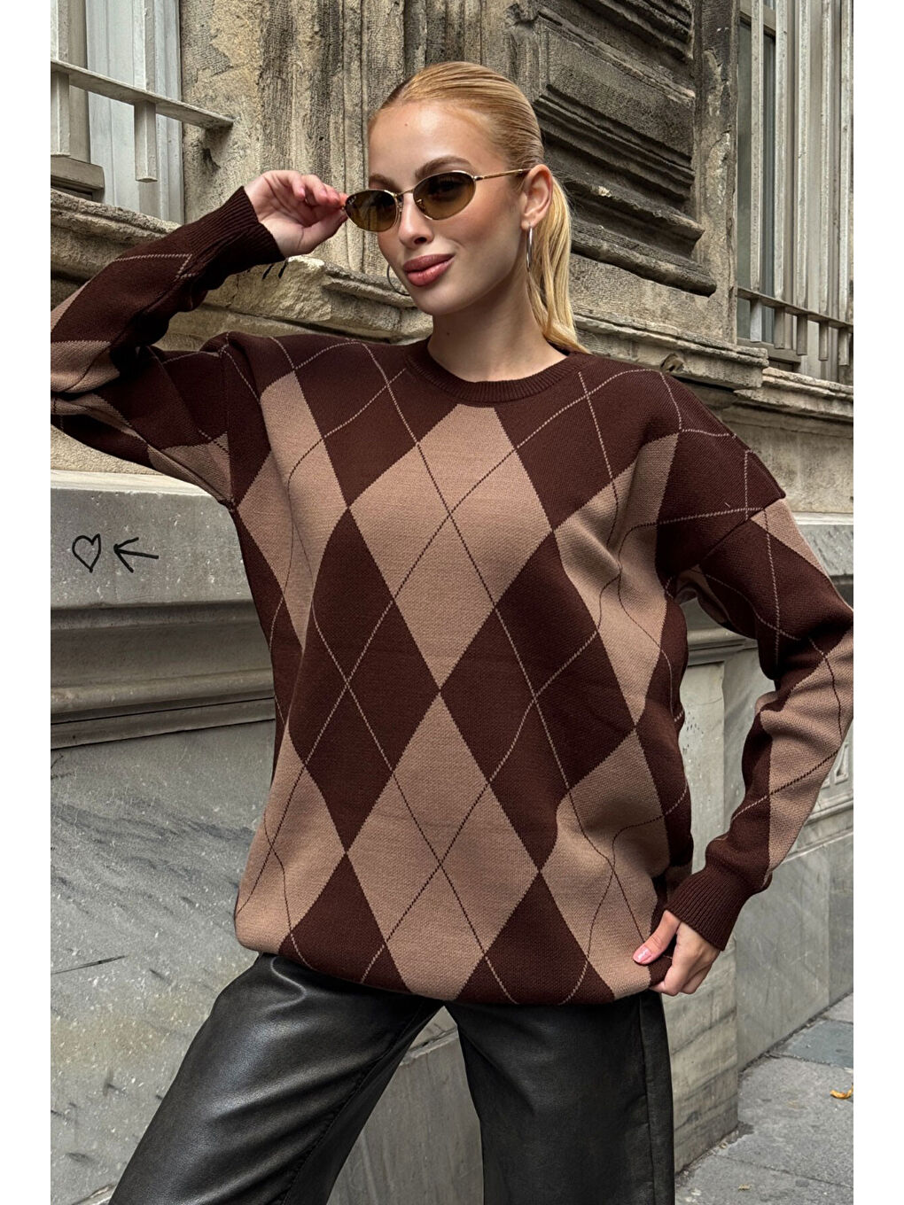 Kahverengi Bisiklet Yaka Baklava Desenli Triko Kazak-4