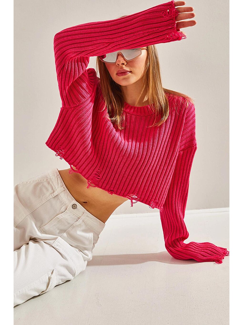 Fuşya Kadın Bisiklet Yaka Yırtık Detaylı Crop Triko Kazak