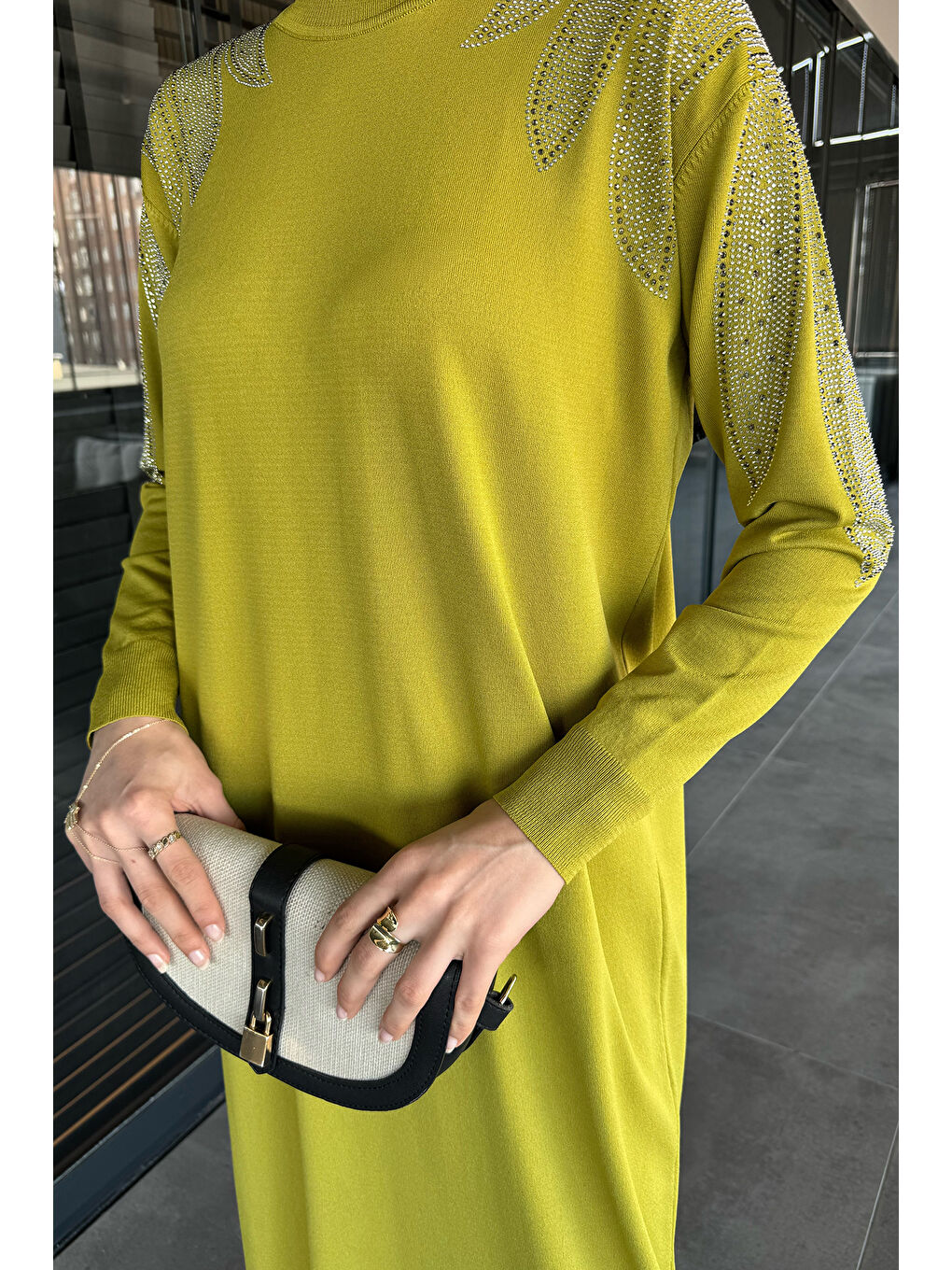 Yeşil Taş İşlemeli Tesettür Triko Elbise-4