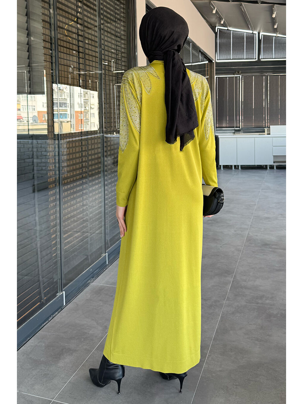 Yeşil Taş İşlemeli Tesettür Triko Elbise-6