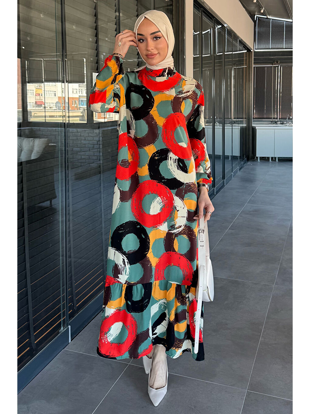 Siyah Bel Bağlamalı Desenli Tesettür Viskon Elbise-2