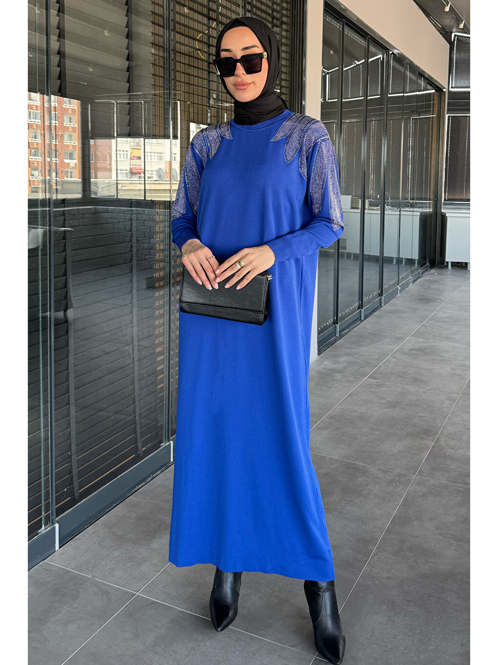 Mavi Taş İşlemeli Tesettür Triko Elbise-2