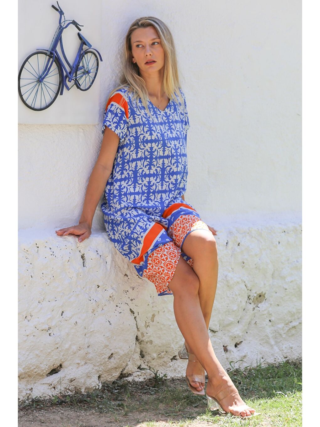 Mavi-Bej V Yaka Kısa Kol Allover Baskılı Dokuma Casual Elbise-2