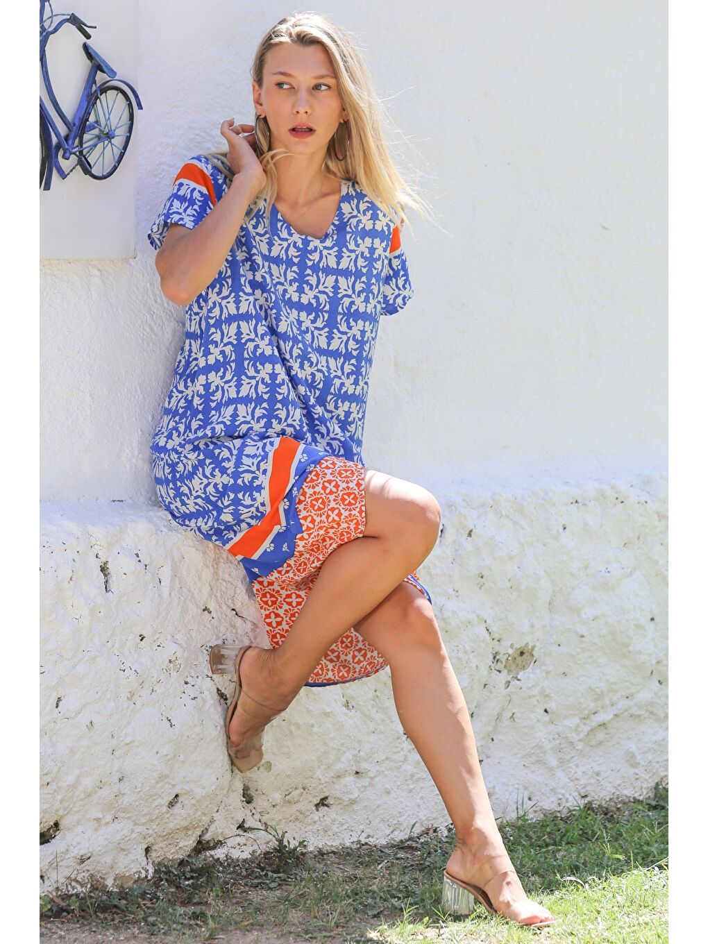 Mavi-Bej V Yaka Kısa Kol Allover Baskılı Dokuma Casual Elbise-3