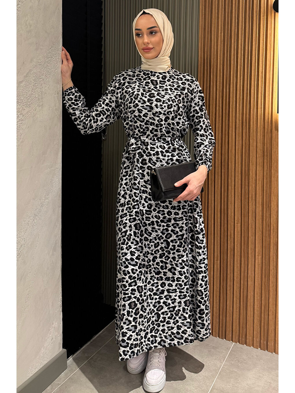 Ekru Bel Bağlamalı Leopar Desen Tesettür Elbise-1