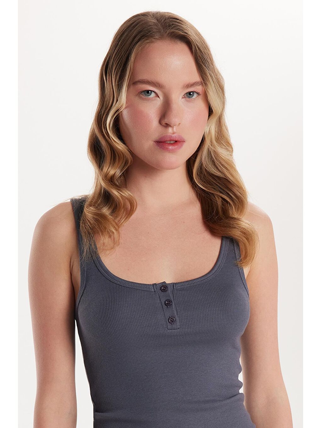 Kadın Modal Kumaş Standart Fit İnce Askılı U Yaka Düğmeli Antrasit Body Atlet-1