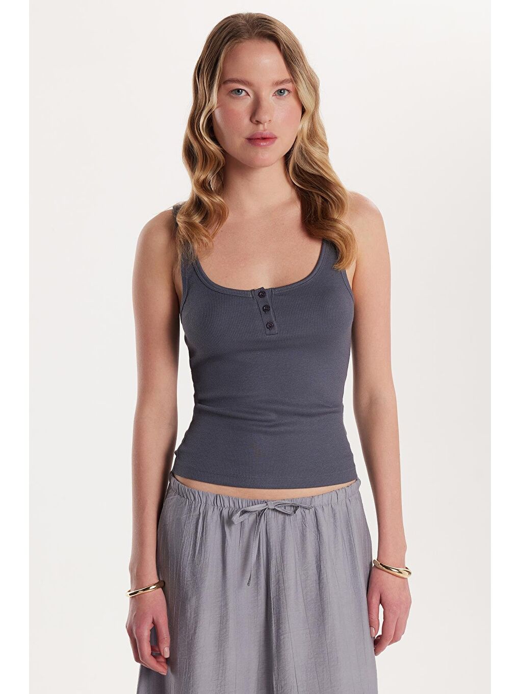 Kadın Modal Kumaş Standart Fit İnce Askılı U Yaka Düğmeli Antrasit Body Atlet-3