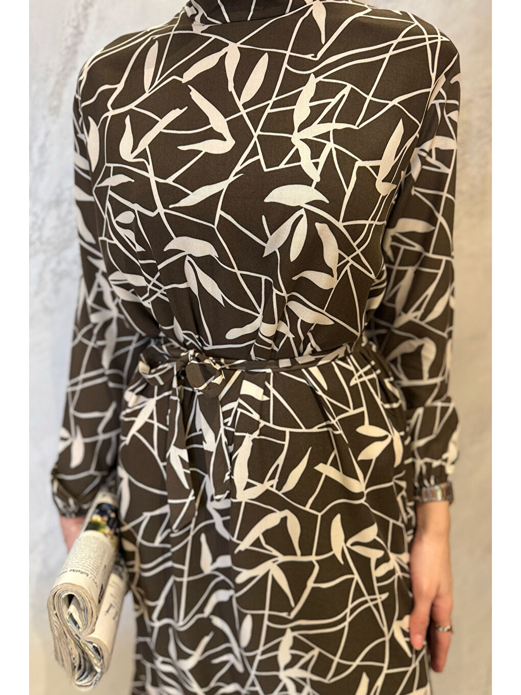 Kahverengi Desenli Bel Bağlamalı Tesettür Viskon Elbise-5