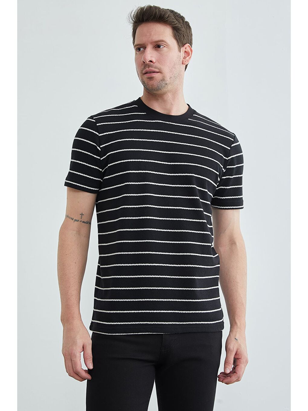 Siyah Çizgili Bisiklet Yaka Triko Tişört