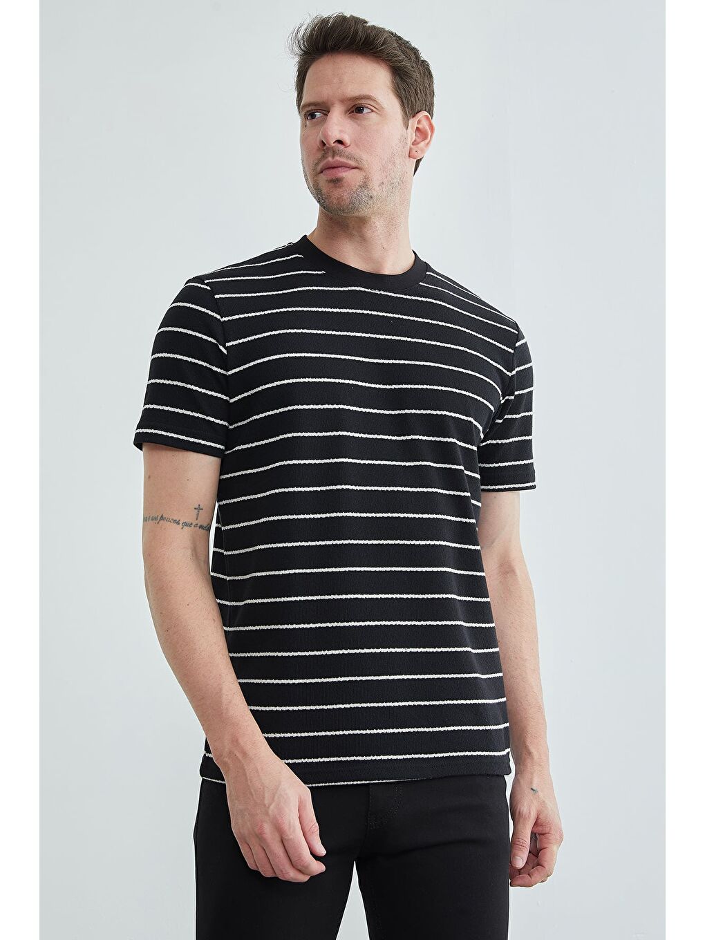 Siyah Çizgili Bisiklet Yaka Triko Tişört-3