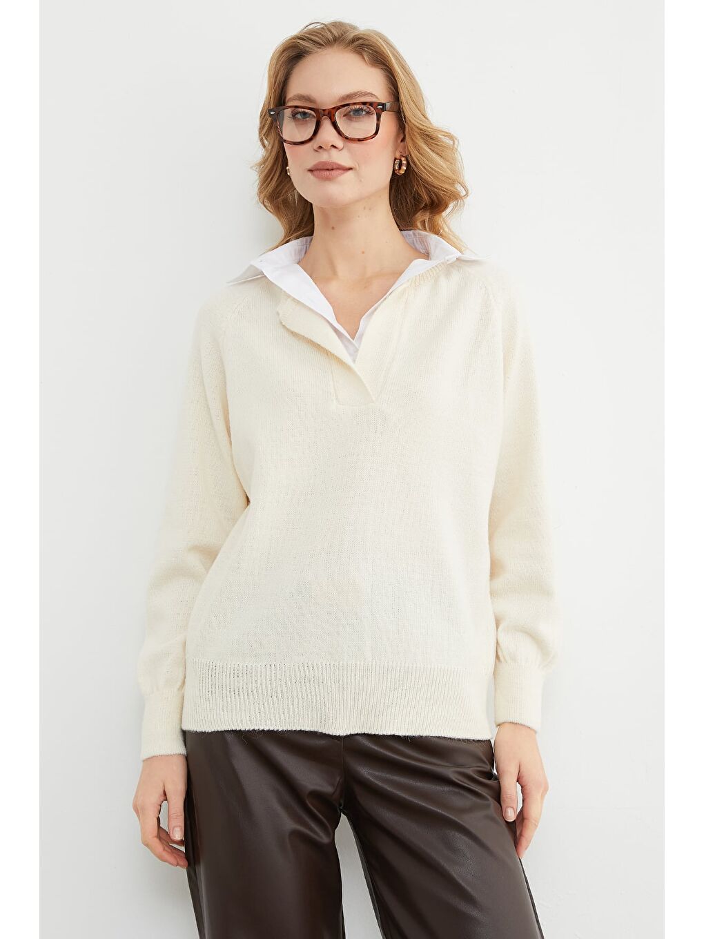 Ekru Basic Gömlek Yaka Triko Kazak