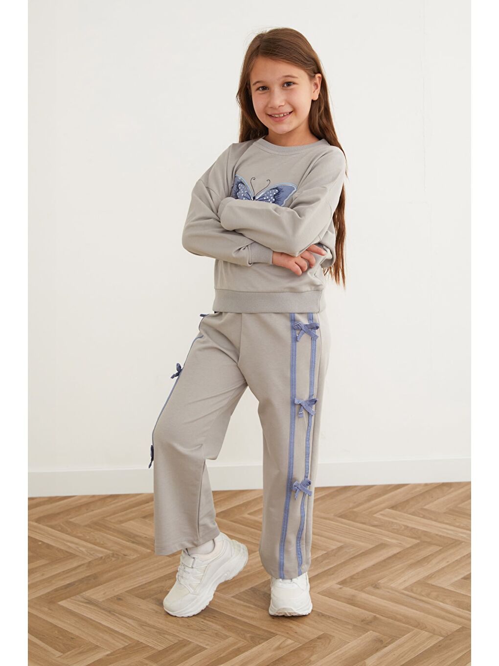 Gri Kelebek Nakışlı Kurdeleli Kız Çocuk Takım